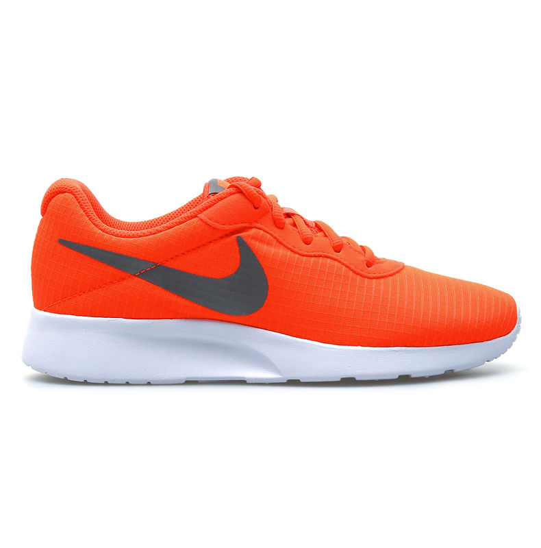 Ženske patike Nike WMNS TANJUN SE