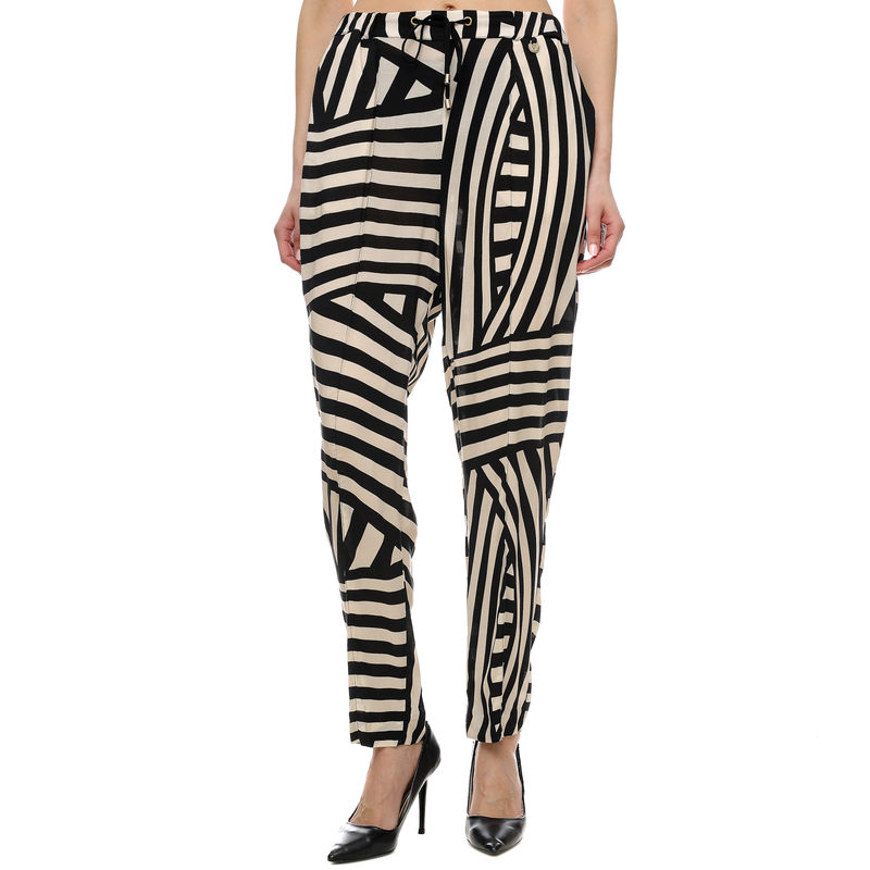Ženske pantalone Lola Flowing Trousers In Negro And Blanco Print